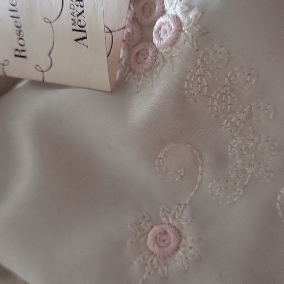 Madame Alexander rare doll was given to me never touched card on porcelain - Picture 8 of 9